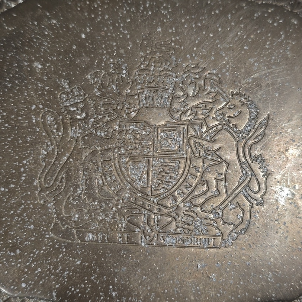 Vintage International Silver Co. Lion Crest Metal Trinket Hairpin Jewelry Box - Picture 6 of 11